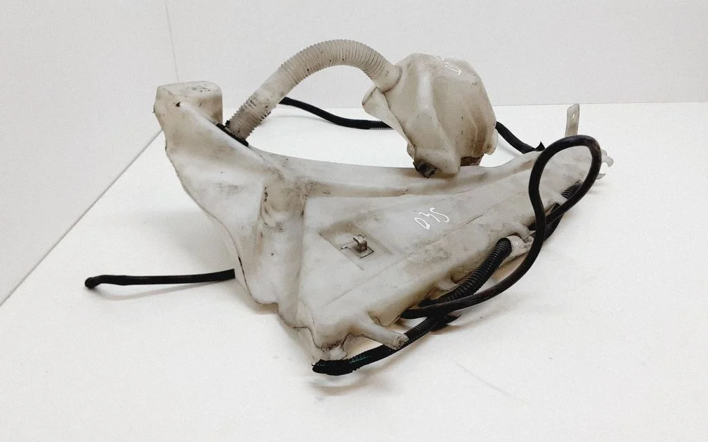 Windshield washer fluid reservoir/tank – Volvo S40 (2004-2007)
