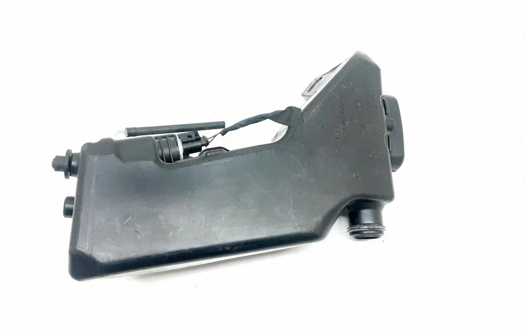Windshield washer fluid reservoir/tank – Mercedes-Benz C-Class W205 (2014-2021)