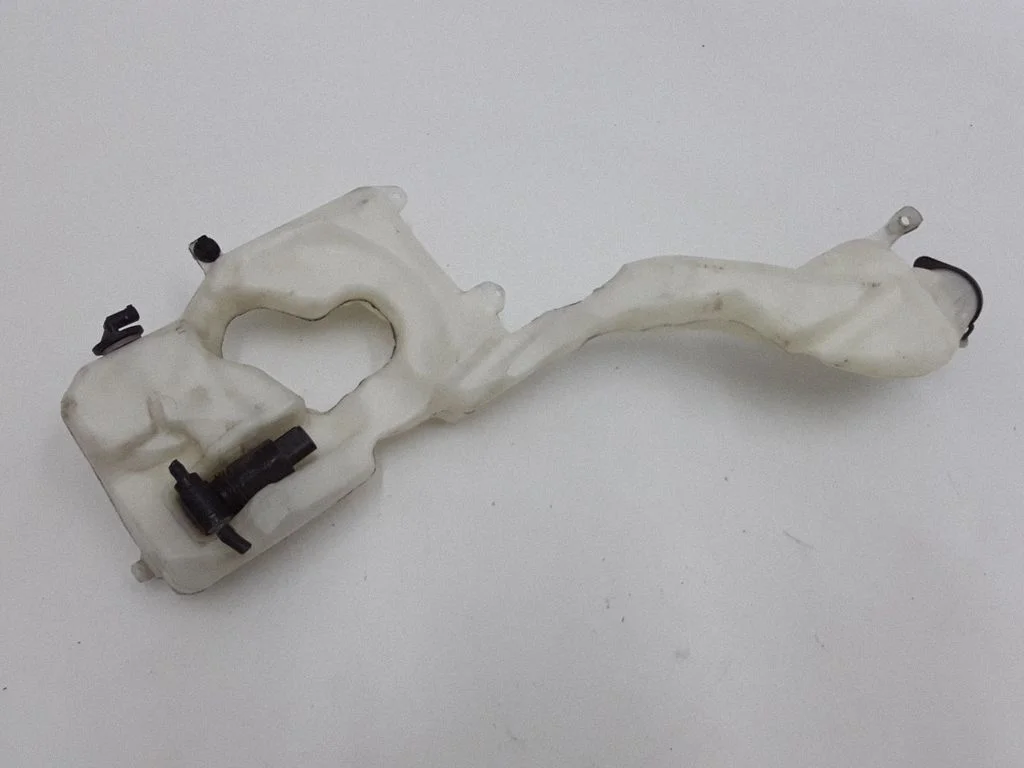Windshield washer fluid reservoir/tank
