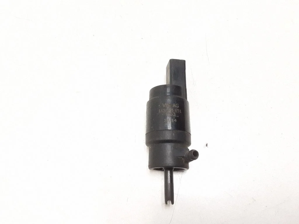 Klaasipesuvedeliku pump (klaaside) – Volkswagen Passat CC (2008-2016)