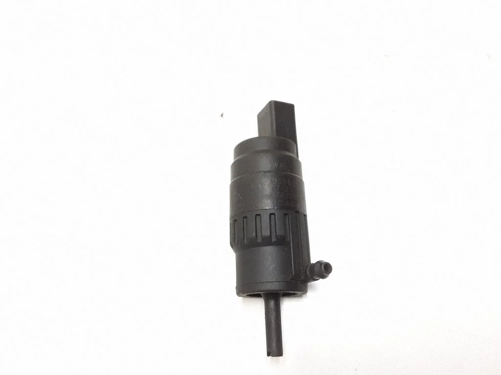 Klaasipesuvedeliku pump (klaaside) – Volkswagen Passat CC (2008-2016)