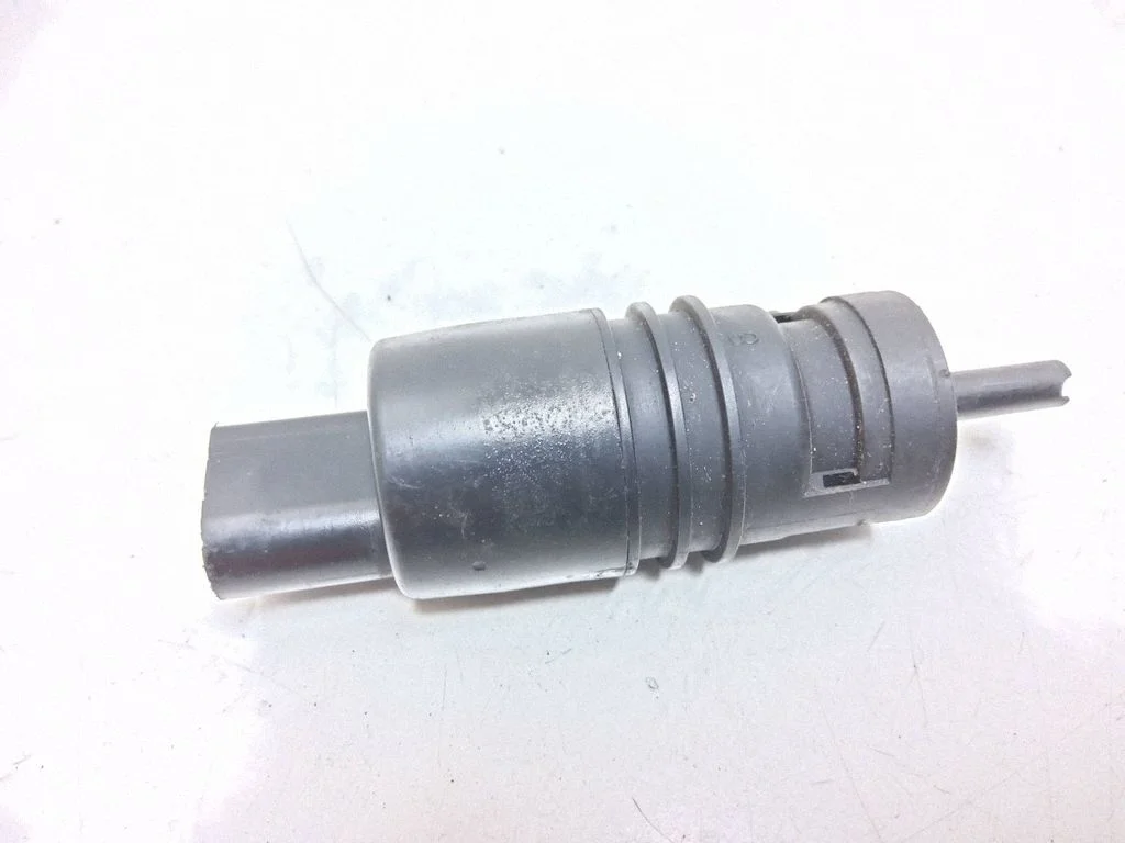 Klaasipesuvedeliku pump (klaaside) – Mercedes-Benz E-klass W212 (2009-2016)