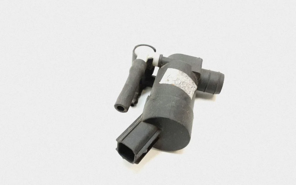 Windscreen/windshield washer pump – BMW 5 Series E60 E61 (2004-2010)