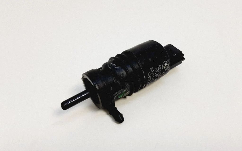 Windscreen/windshield washer pump – BMW X5 E70 (2006-2013)