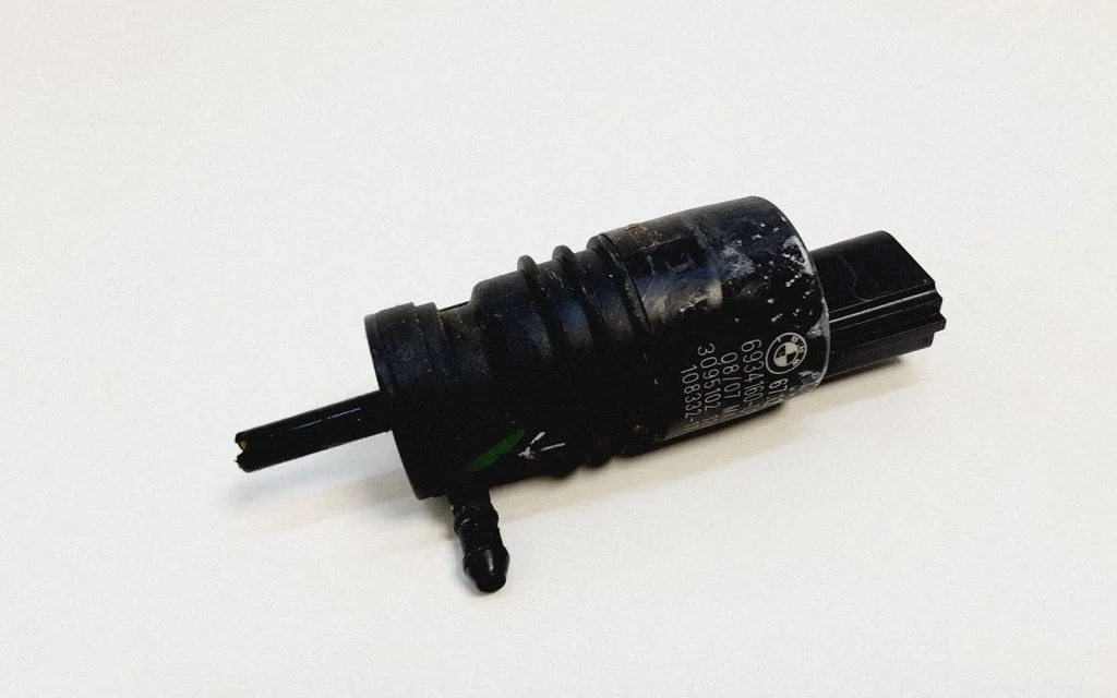 Windscreen/windshield washer pump – BMW X5 E70 (2006-2013)