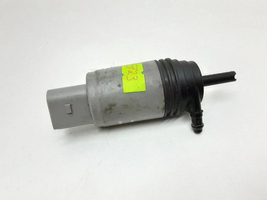 Windscreen/windshield washer pump – BMW 5 Series E60 E61 (2004-2010)