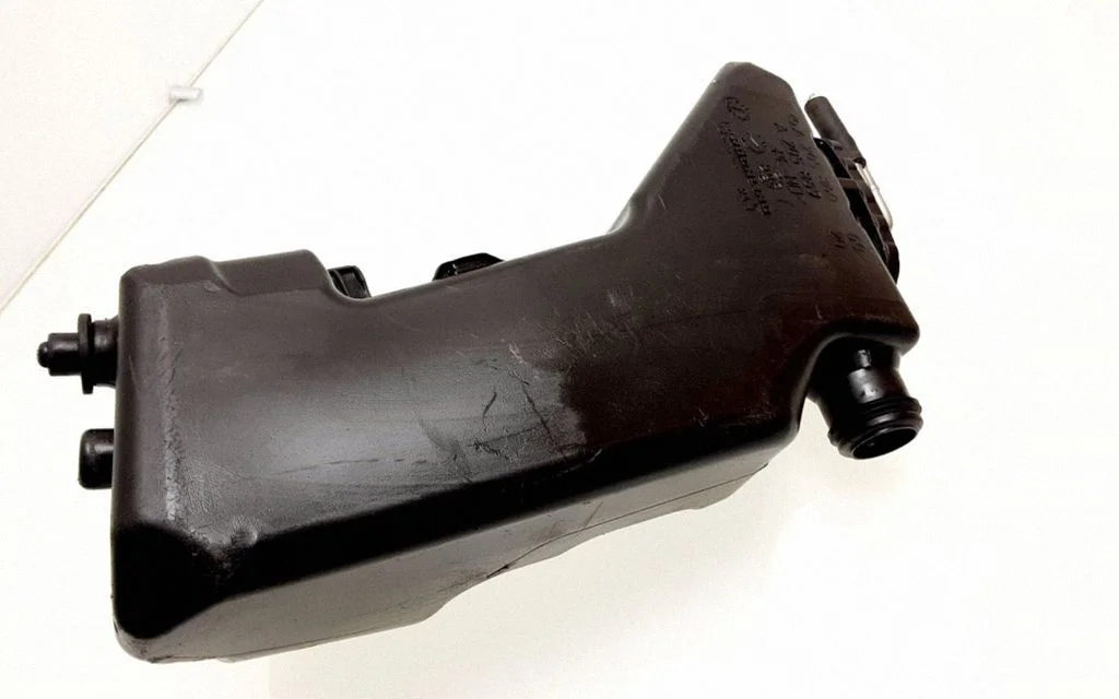 Windshield washer fluid reservoir/tank – Mercedes-Benz C-Class W205 (2014-2021)