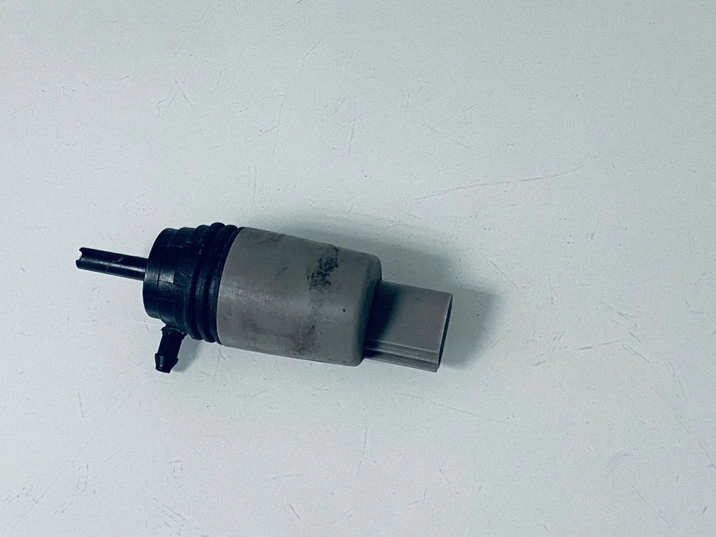 Windscreen/windshield washer pump – BMW 3 Series E90 E91 (2005-2012)