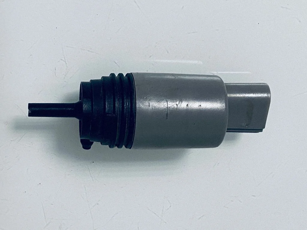 Windscreen/windshield washer pump – BMW 3 Series E90 E91 (2005-2012)