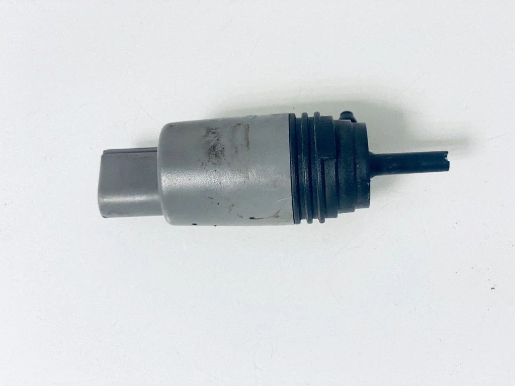 Windscreen/windshield washer pump – BMW 1 Series E81 E87 (2004-2011)