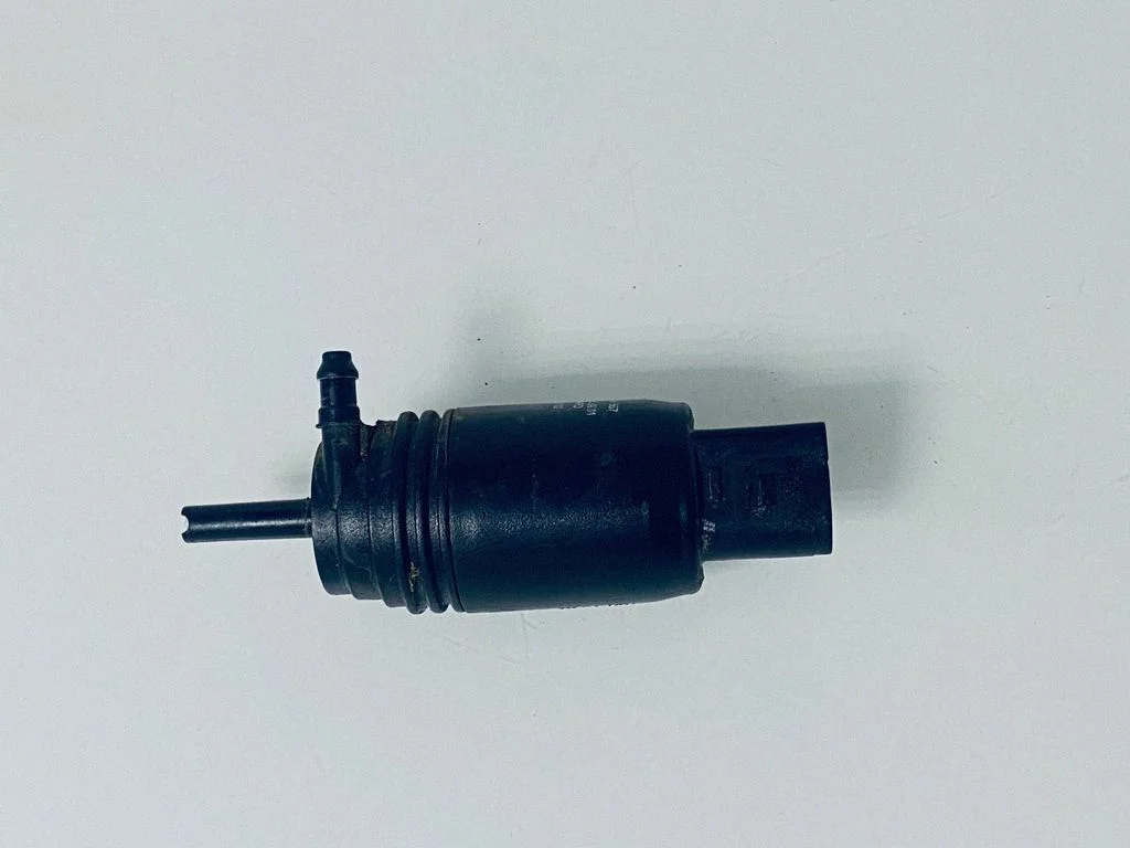 Windscreen/windshield washer pump – BMW 3 Series E90 E91 (2005-2012)