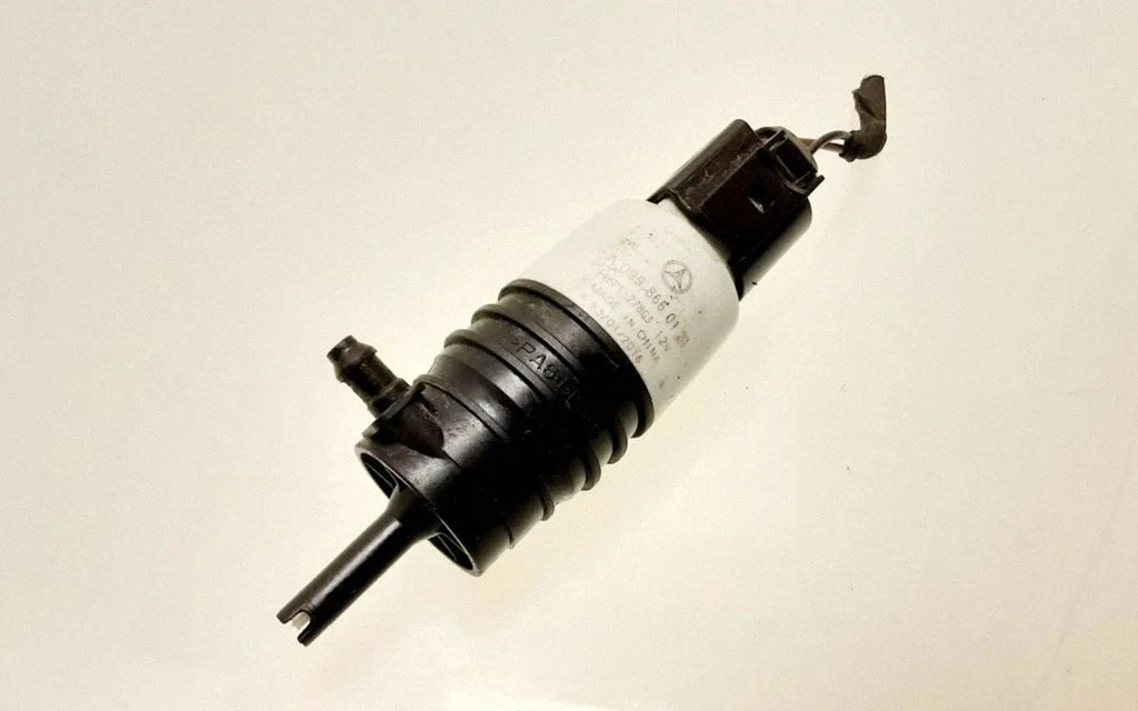 Windscreen/windshield washer pump – Mercedes-Benz C-Class W205 (2014-2021)