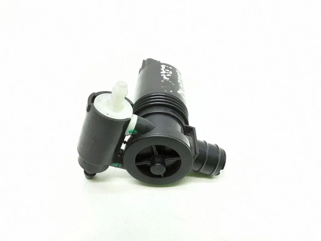 Windscreen/windshield washer pump – Volvo XC60 (2009-2013)