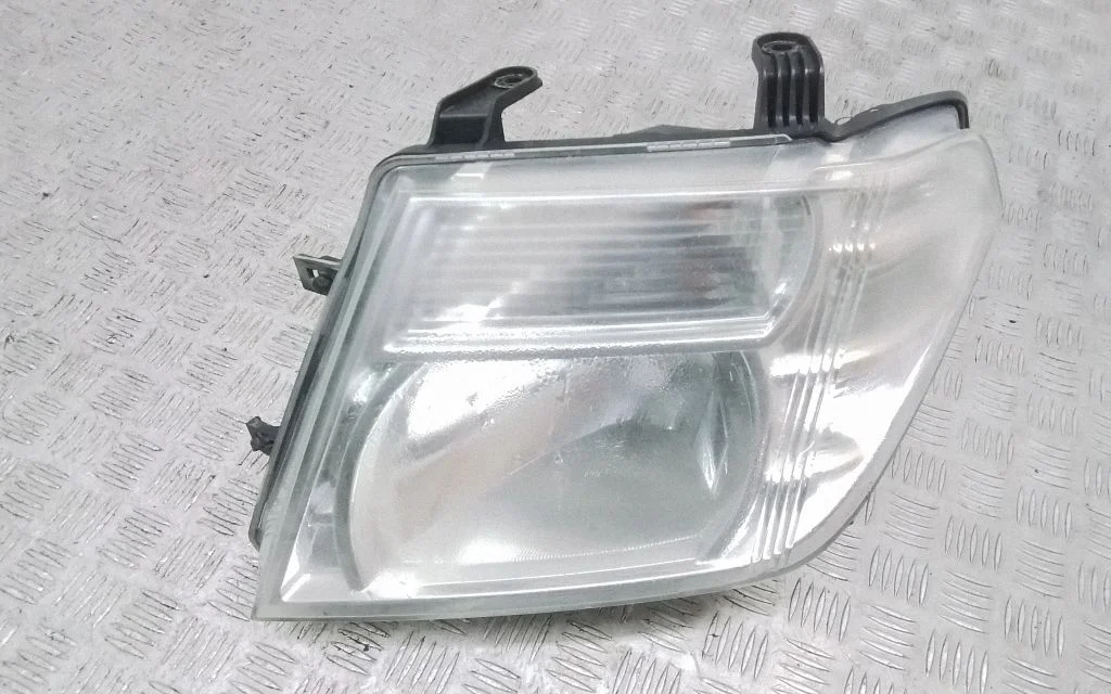 Headlight/headlamp – Nissan Navara D40 (2004-2015)