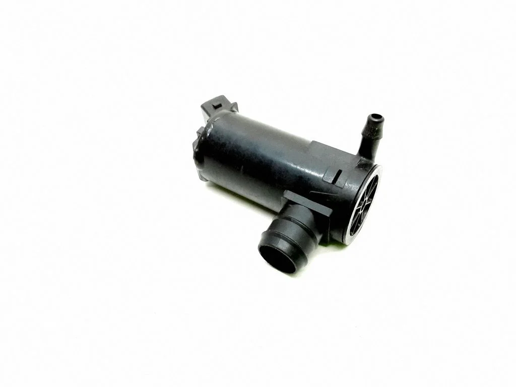 Windscreen/windshield washer pump – Volvo XC90 (2003-2006)
