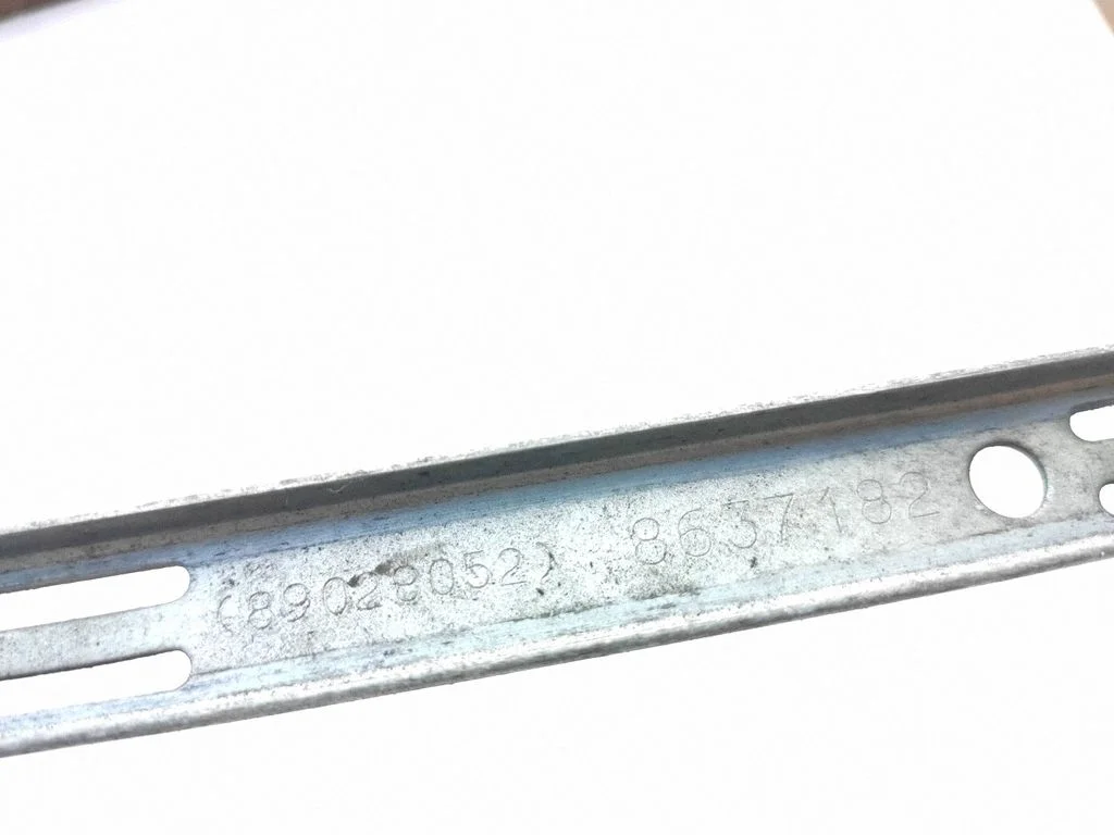 Esitule kinnitusklamber 8637182