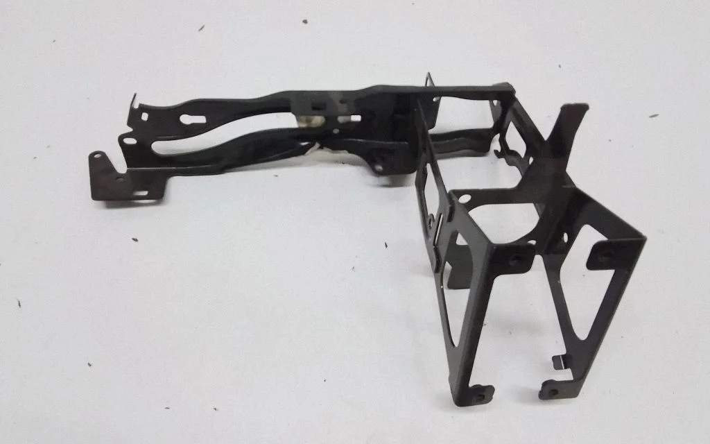 Headlight/headlamp mounting bracket 7245791