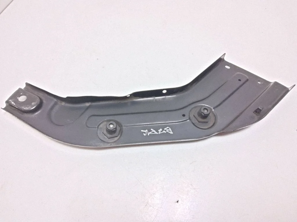Headlight/headlamp mounting bracket 561805931
