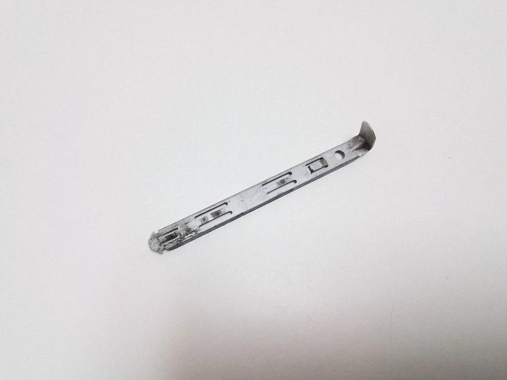 Esitule kinnitusklamber 8637181