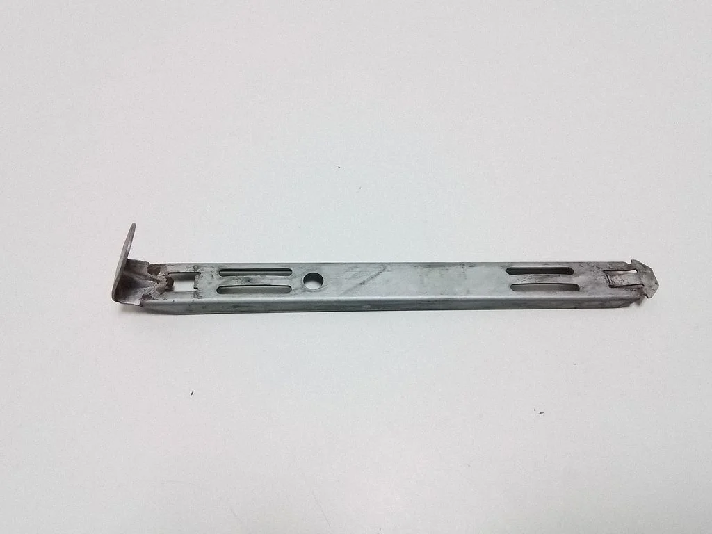Esitule kinnitusklamber 8637182