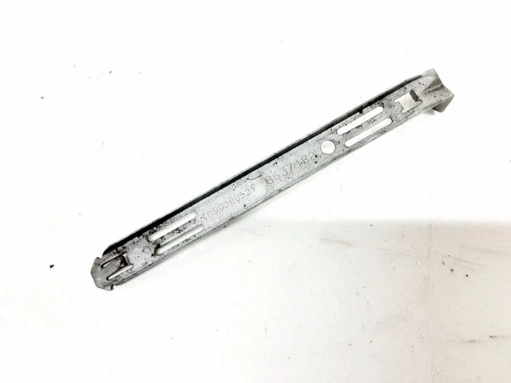 Headlight/headlamp mounting bracket 8637182