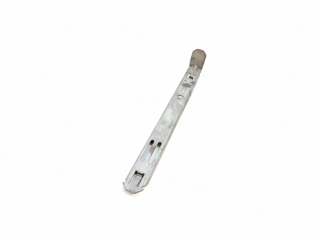 Headlight/headlamp mounting bracket 8637182