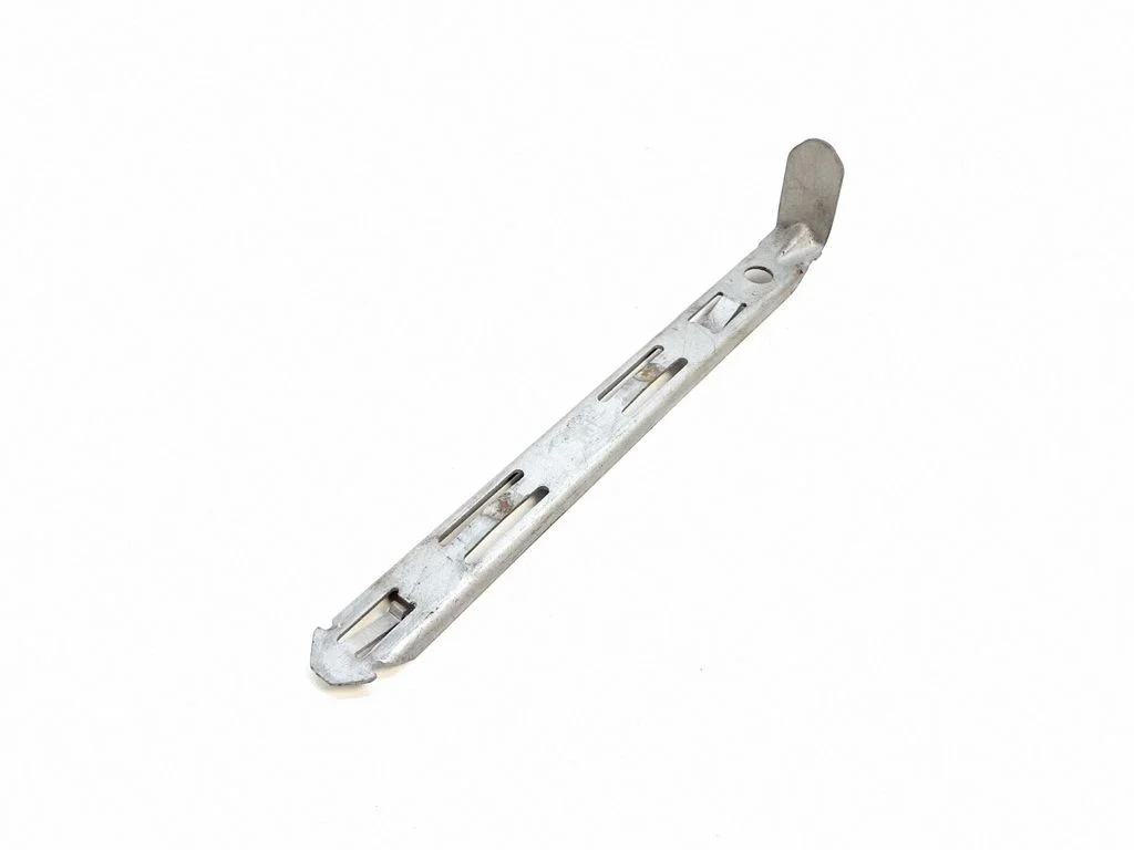 Headlight/headlamp mounting bracket 8637181