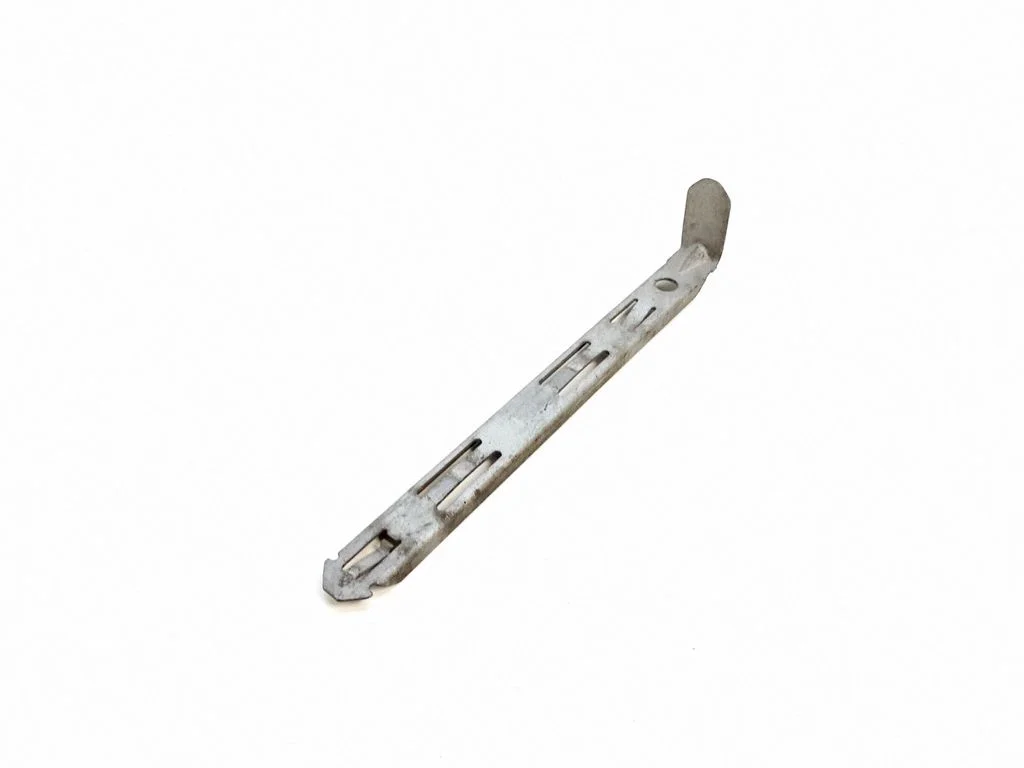 Headlight/headlamp mounting bracket 8637181