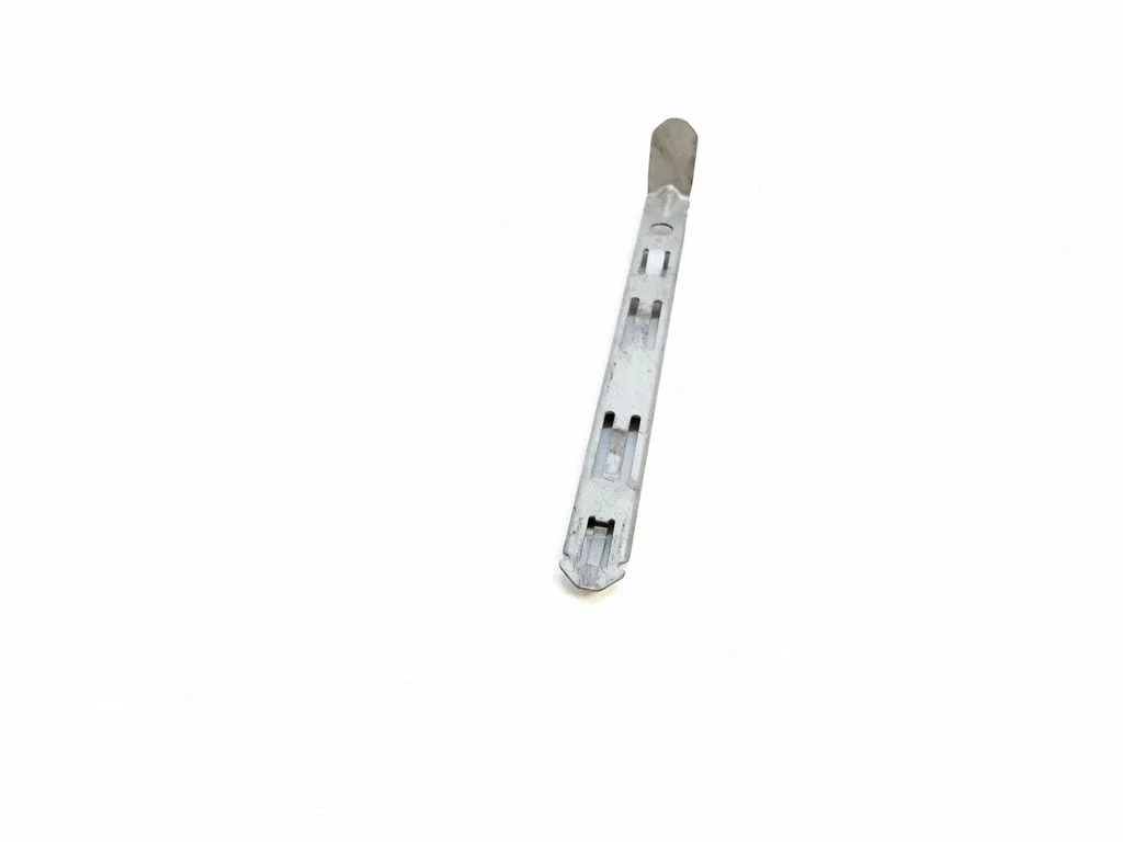 Headlight/headlamp mounting bracket 8637181