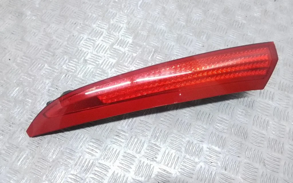 Lampa tylna w błotniku 30698141