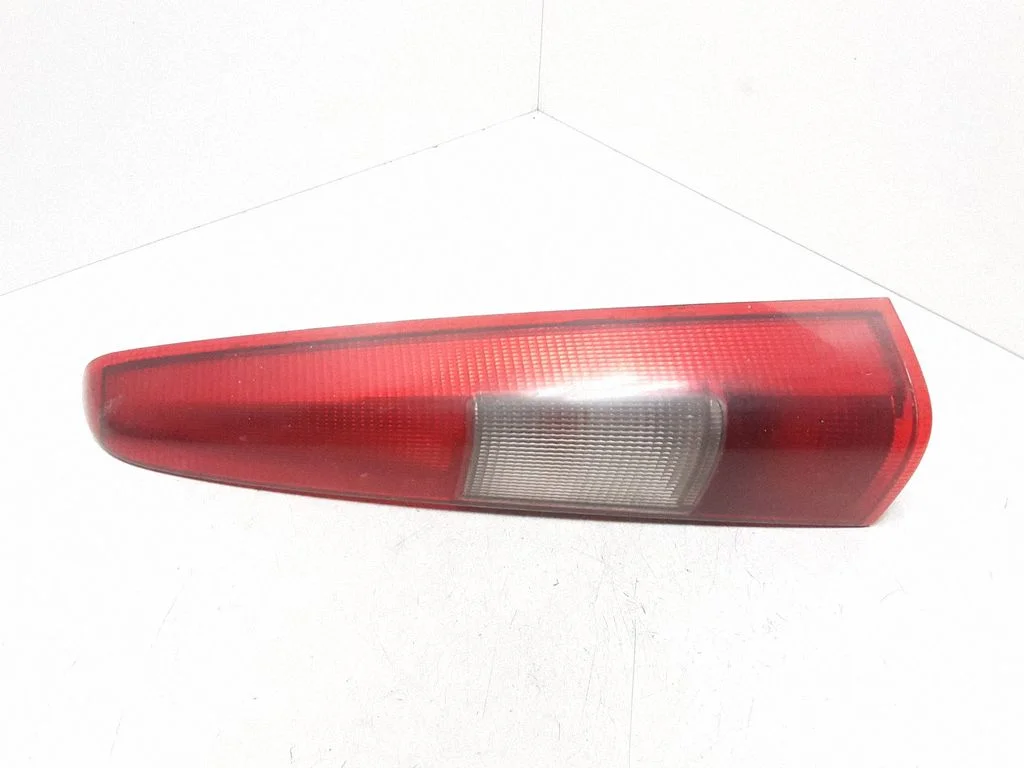 Lampa tylna w błotniku 9157800