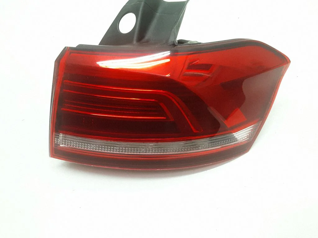 Rear/tail lights 3G9945312
