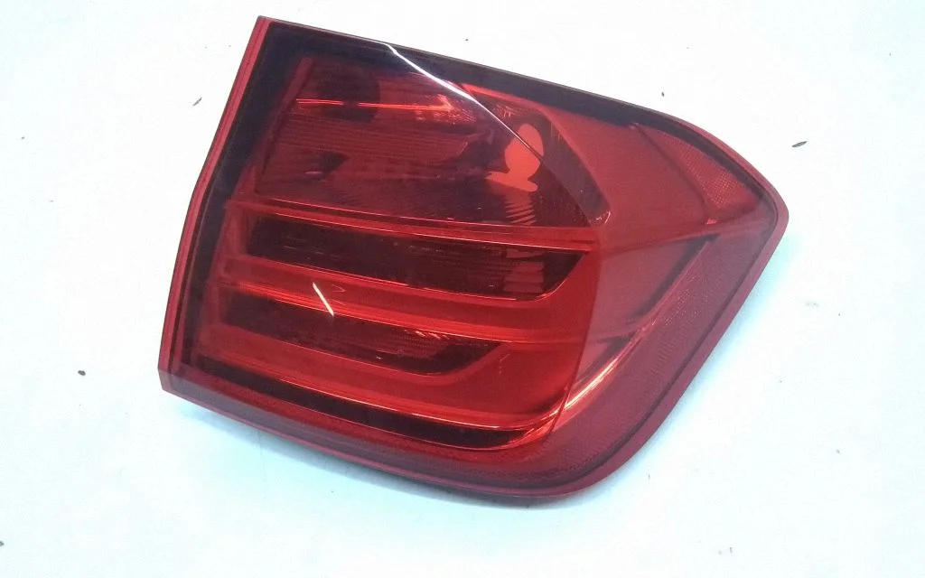 Lampa tylna w błotniku 7372786