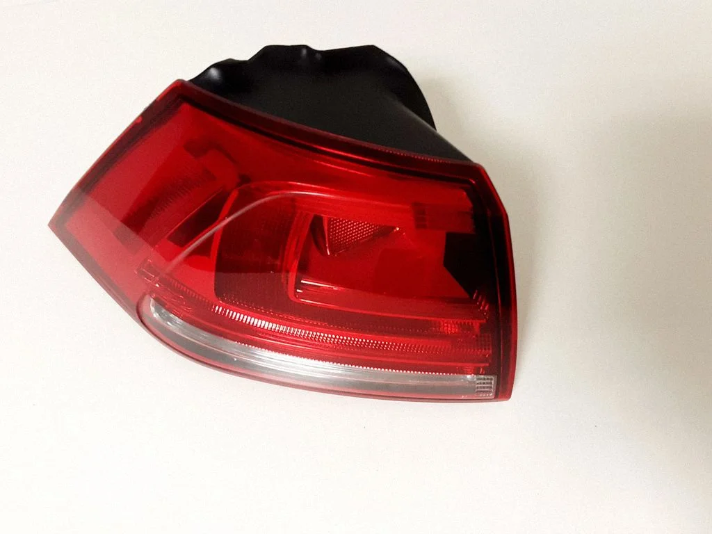 Lampa tylna w błotniku 5G0945095M