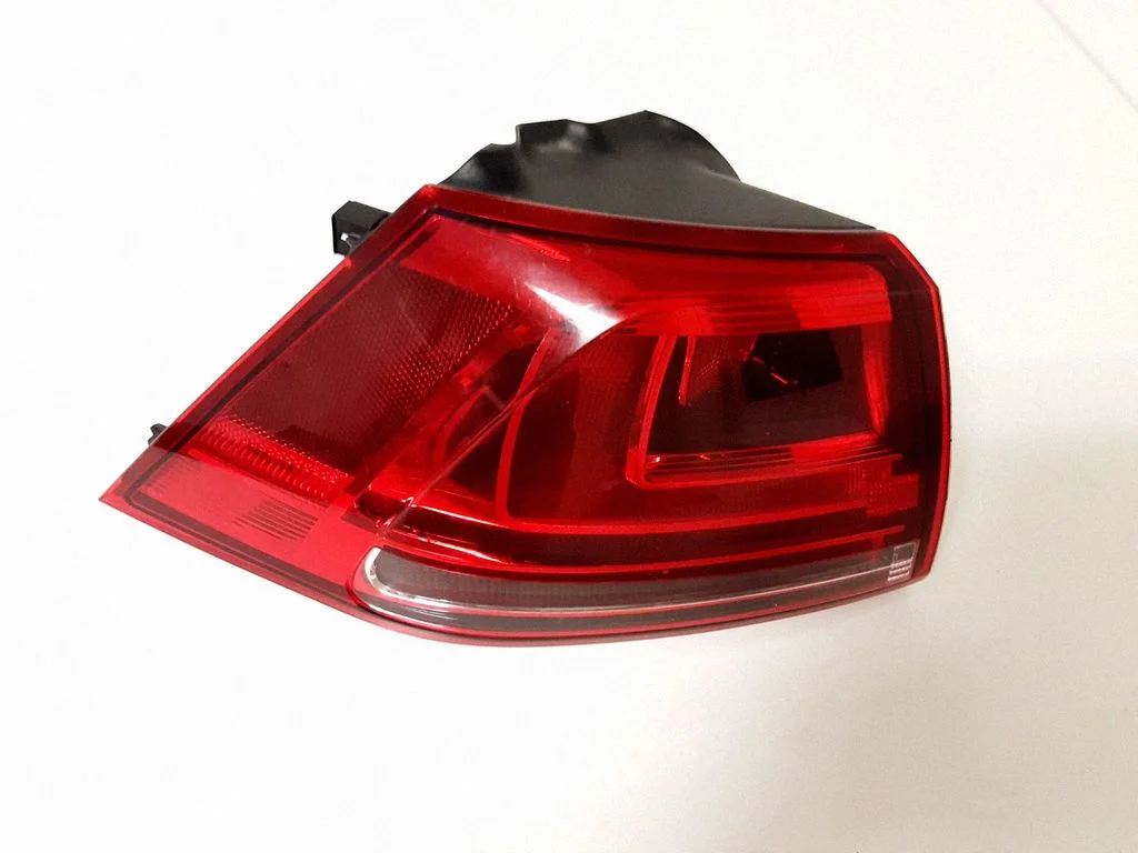 Lampa tylna w błotniku 2VA01197705