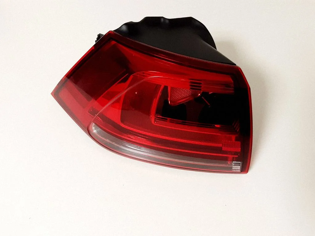 Lampa tylna w błotniku 2VA01197705