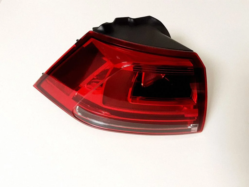 Lampa tylna w błotniku 2VA01197705