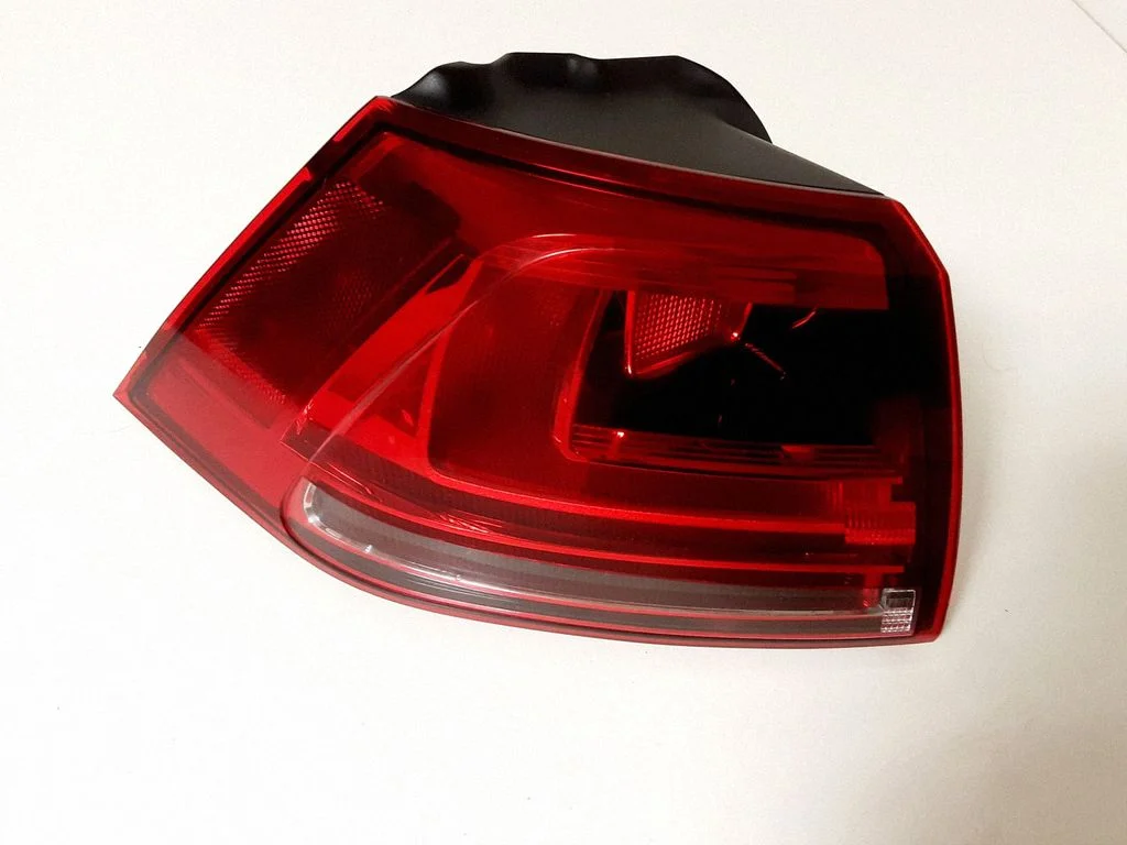 Lampa tylna w błotniku 2VA01197705