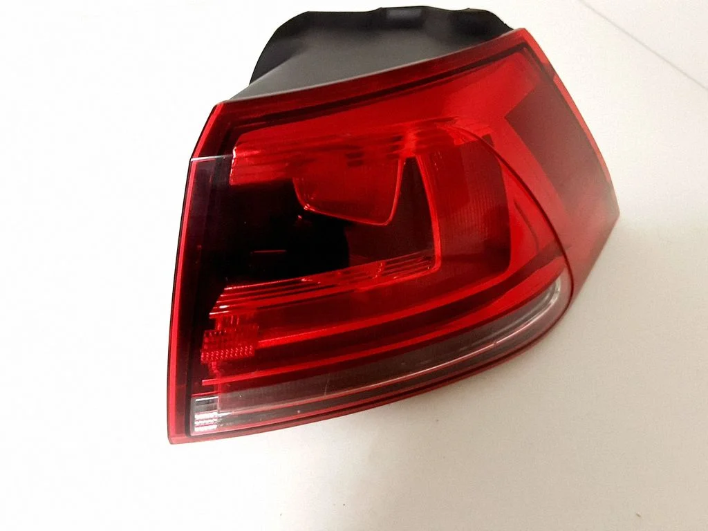 Lampa tylna w błotniku 2VA01197706