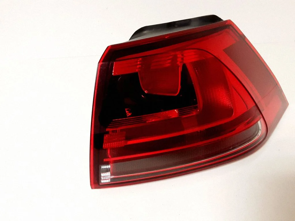 Lampa tylna w błotniku 2VA01197706
