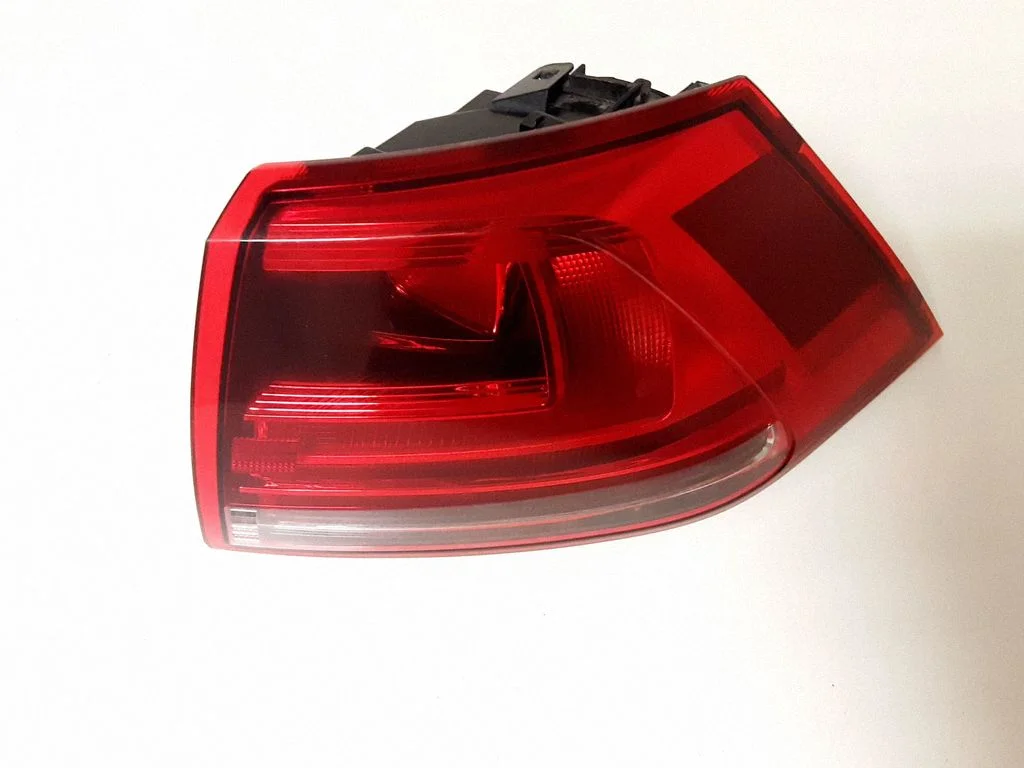 Lampa tylna w błotniku 2VA01197706