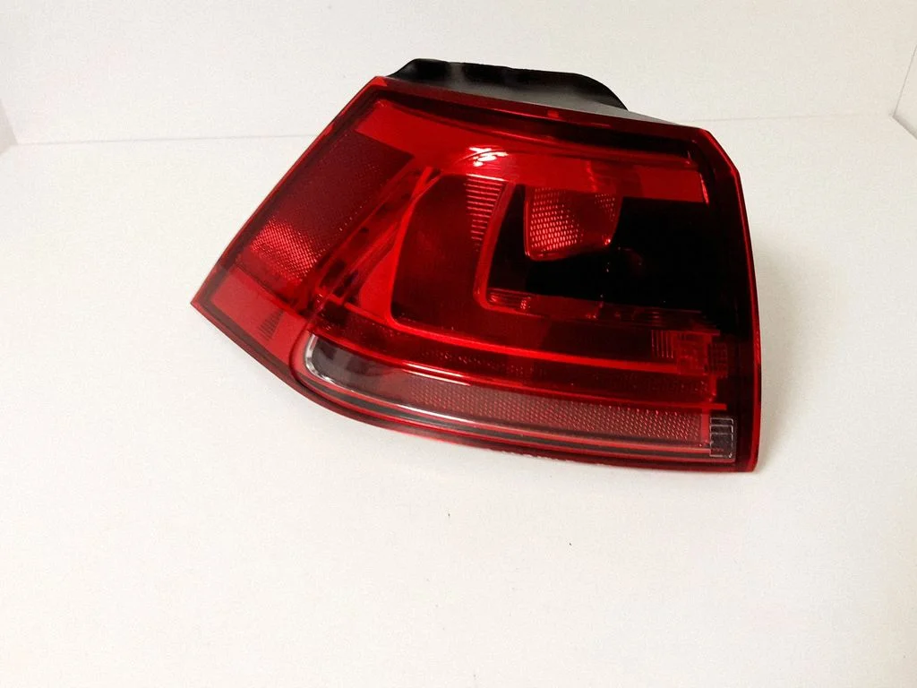 Lampa tylna w błotniku 5G0945095