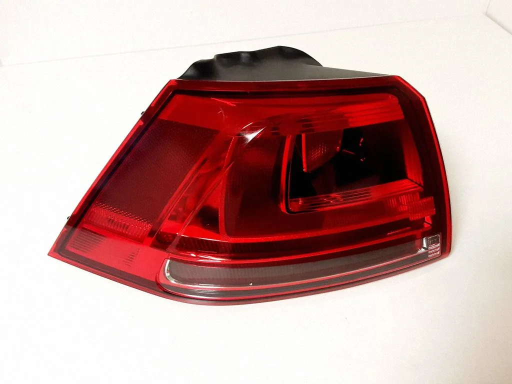 Lampa tylna w błotniku 2VA01197705