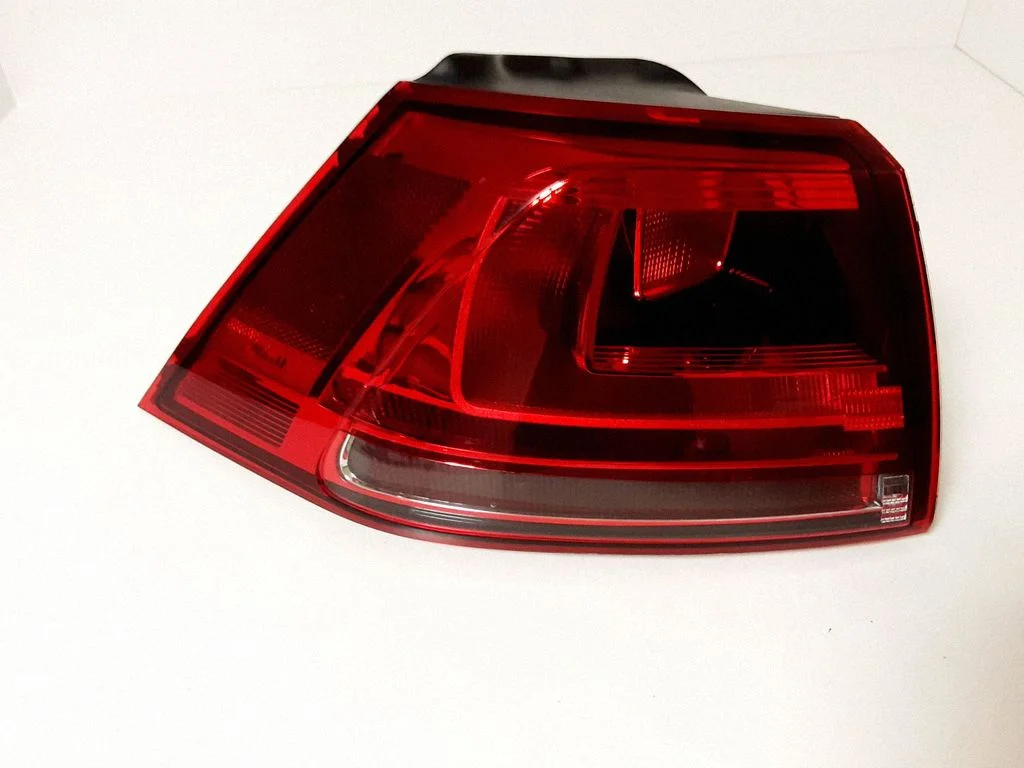 Lampa tylna w błotniku 2VA01197705