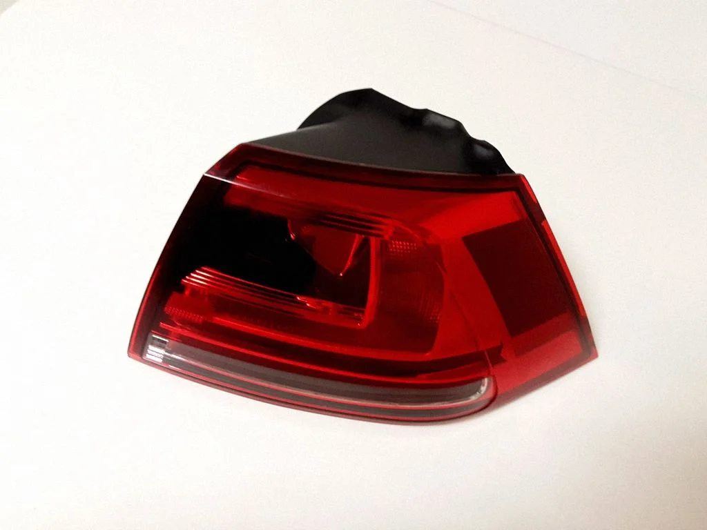 Lampa tylna w błotniku 2VA01197706