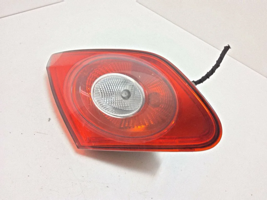 Lampa tylna w klapie 3C8945093