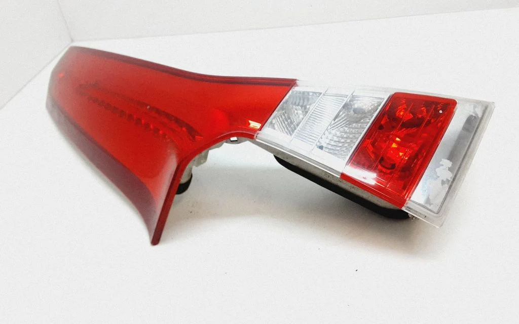 Tailgate rear/tail lights – rear left