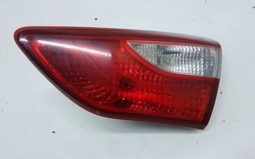 Tailgate rear/tail lights – rear right