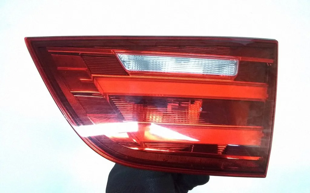Tailgate rear/tail lights 7286034