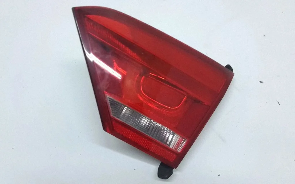 Tailgate rear/tail lights 561945094